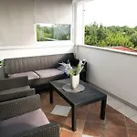 Nava *
